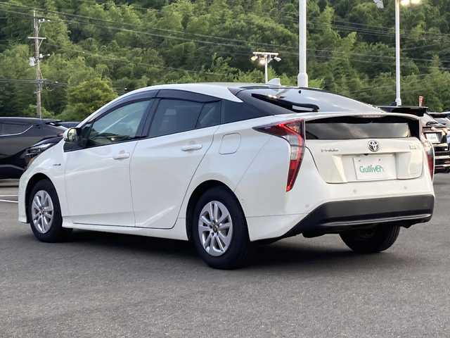 トヨタ プリウス Sセーフティプラス 佐賀県 2018(平30)年 5.7万km ホワイトパールクリスタルシャイン ECLIPSEナビ/バックカメラ/プリクラッシュセーフティ/レーンディパーチャーアラート/オートハイビーム/アダプティブクルーズコントロール/パーキングアシスト/クリアランスソナー/ドライブレコーダー/ETC/プッシュスタート/スマートキー/LEDヘッドライト/フォグライト/純正アルミホイール