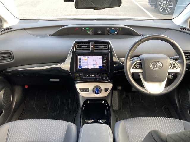トヨタ プリウス Sセーフティプラス 佐賀県 2018(平30)年 5.7万km ホワイトパールクリスタルシャイン ECLIPSEナビ/バックカメラ/プリクラッシュセーフティ/レーンディパーチャーアラート/オートハイビーム/アダプティブクルーズコントロール/パーキングアシスト/クリアランスソナー/ドライブレコーダー/ETC/プッシュスタート/スマートキー/LEDヘッドライト/フォグライト/純正アルミホイール