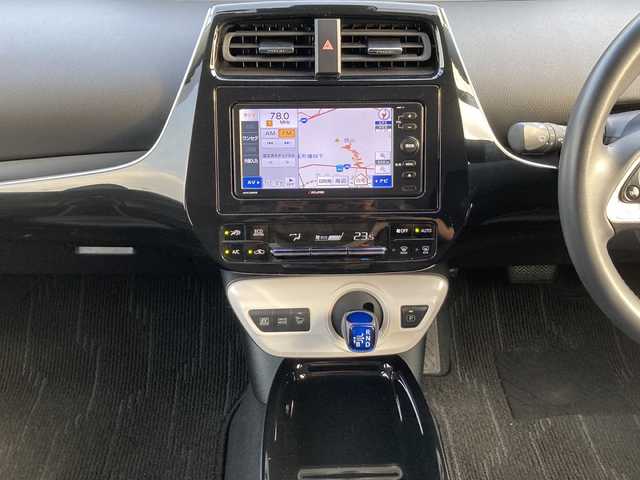 トヨタ プリウス Sセーフティプラス 佐賀県 2018(平30)年 5.7万km ホワイトパールクリスタルシャイン ECLIPSEナビ/バックカメラ/プリクラッシュセーフティ/レーンディパーチャーアラート/オートハイビーム/アダプティブクルーズコントロール/パーキングアシスト/クリアランスソナー/ドライブレコーダー/ETC/プッシュスタート/スマートキー/LEDヘッドライト/フォグライト/純正アルミホイール