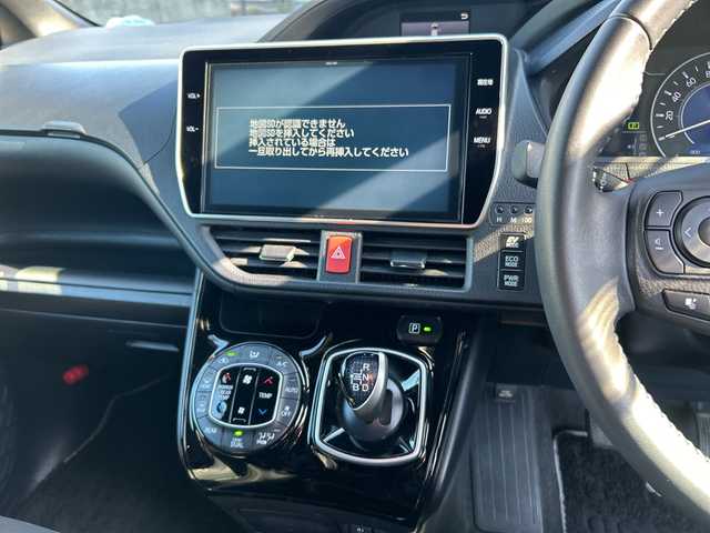 トヨタ ノア ハイブリッド Si ダブルバイビー 大阪府 2018(平30)年 5.9万km ブラック 純正10インチナビ（フルセグ/BT/DVD/CD)/純正後席モニター/両側パワースライドドア/衝突被害軽減システム/横滑り防止装置/レーンキープアシスト/オートマチックハイビーム/クルーズコントロール/アイドリングストップ/シートヒーター/ハーフレザー/純正AW(16inch)/純正LEDライト/純正フロアマット/ビルトインETC/ドライブレコーダー/スペアキー1本