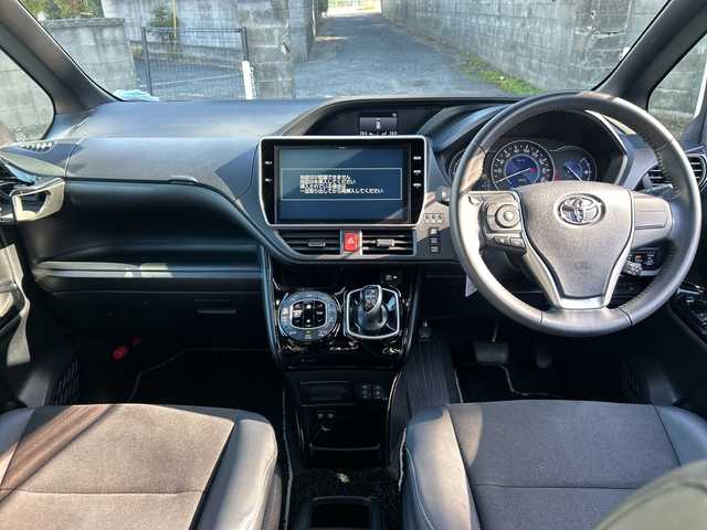 トヨタ ノア ハイブリッド Si ダブルバイビー 大阪府 2018(平30)年 5.9万km ブラック 純正10インチナビ（フルセグ/BT/DVD/CD)/純正後席モニター/両側パワースライドドア/衝突被害軽減システム/横滑り防止装置/レーンキープアシスト/オートマチックハイビーム/クルーズコントロール/アイドリングストップ/シートヒーター/ハーフレザー/純正AW(16inch)/純正LEDライト/純正フロアマット/ビルトインETC/ドライブレコーダー/スペアキー1本