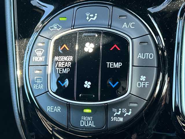 トヨタ ノア ハイブリッド Si ダブルバイビー 大阪府 2018(平30)年 5.9万km ブラック 純正10インチナビ（フルセグ/BT/DVD/CD)/純正後席モニター/両側パワースライドドア/衝突被害軽減システム/横滑り防止装置/レーンキープアシスト/オートマチックハイビーム/クルーズコントロール/アイドリングストップ/シートヒーター/ハーフレザー/純正AW(16inch)/純正LEDライト/純正フロアマット/ビルトインETC/ドライブレコーダー/スペアキー1本