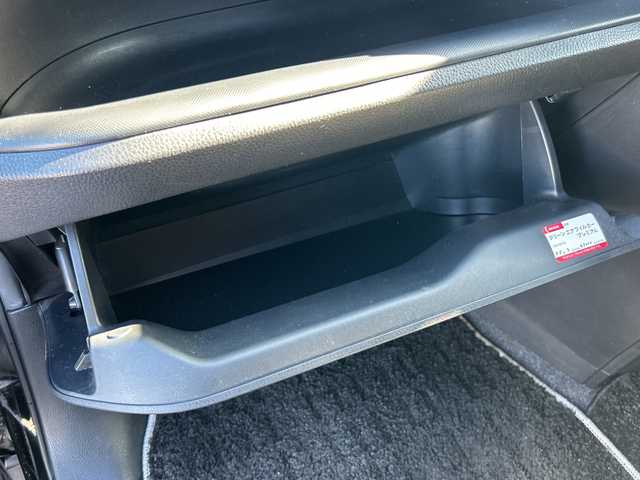 トヨタ ノア ハイブリッド Si ダブルバイビー 大阪府 2018(平30)年 5.9万km ブラック 純正10インチナビ（フルセグ/BT/DVD/CD)/純正後席モニター/両側パワースライドドア/衝突被害軽減システム/横滑り防止装置/レーンキープアシスト/オートマチックハイビーム/クルーズコントロール/アイドリングストップ/シートヒーター/ハーフレザー/純正AW(16inch)/純正LEDライト/純正フロアマット/ビルトインETC/ドライブレコーダー/スペアキー1本