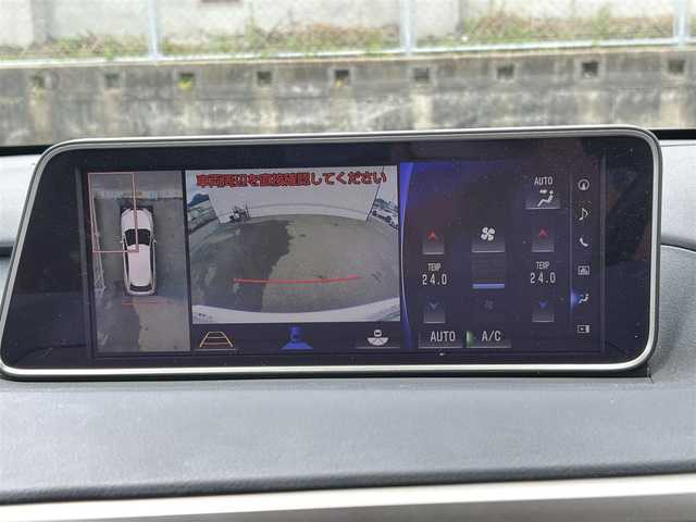 レクサス ＲＸ 450h Fスポーツ 佐賀県 2019(平31)年 8.2万km ホワイトノーヴァガラスフレーク レクサスセーフティシステムプラス/・プリクラッシュセーフティ/・レーントレーシングアシスト/・オートマチックハイビーム/・レーダークルーズコントロール/パーキングサポートブレーキ/ブラインドスポットモニター/クリアランスソナー/ヘッドアップディスプレイ/純正メーカーナビ/・パノラミックビューモニター/・フルセグTV/BT/CD/DVD/ETC2.0/純正ドライブレコーダー(DRD-H68)/AC100V/100Wコンセント/電動リアゲート/本革シート/シートヒーター/エアシート/パワーシート/メモリーシート/リアサンシェード/3眼LEDヘッドランプ/フォグランプ/オートライト/革巻きステアリング/ステアリングヒーター/パドルシフト/電動コラム/電動パーキングブレーキ/ブレーキホールド/純正20インチAW/フロアマット/ドアバイザー/エアバッグW/サイド/カーテン/スペアキー×１/取扱説明書