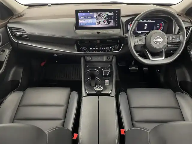 日産 エクストレイル G e－4ORCE 大阪府 2023(令5)年 1.4万km ブリリアントホワイトパール プロパイロット/エマージェンシーブレーキ/車線逸脱警報機能/車線逸脱防止機能/標識認識機能/踏み間違え防止機能/ハイビームアシスト/自動駐車/12.3in日産コネクトナビ　/　(AppleCarPlay/Bluetooth)/フルセグTV/アラウンドビューモニター/レーダークルーズコントロール/LEDヘッドライト/フォグランプ/レザーシート/パワーシート/シートヒーター/パワーバックドア/革巻きステアリング/スマートキー/ETC2.0