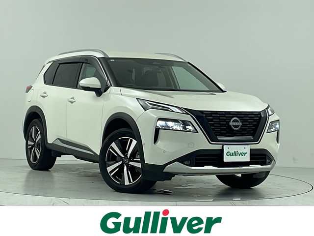 日産 エクストレイル G e－4ORCE 大阪府 2023(令5)年 1.4万km ブリリアントホワイトパール プロパイロット/エマージェンシーブレーキ/車線逸脱警報機能/車線逸脱防止機能/標識認識機能/踏み間違え防止機能/ハイビームアシスト/自動駐車/12.3in日産コネクトナビ　/　(AppleCarPlay/Bluetooth)/フルセグTV/アラウンドビューモニター/レーダークルーズコントロール/LEDヘッドライト/フォグランプ/レザーシート/パワーシート/シートヒーター/パワーバックドア/革巻きステアリング/スマートキー/ETC2.0