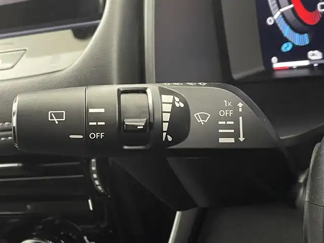 日産 エクストレイル G e－4ORCE 大阪府 2023(令5)年 1.4万km ブリリアントホワイトパール プロパイロット/エマージェンシーブレーキ/車線逸脱警報機能/車線逸脱防止機能/標識認識機能/踏み間違え防止機能/ハイビームアシスト/自動駐車/12.3in日産コネクトナビ　/　(AppleCarPlay/Bluetooth)/フルセグTV/アラウンドビューモニター/レーダークルーズコントロール/LEDヘッドライト/フォグランプ/レザーシート/パワーシート/シートヒーター/パワーバックドア/革巻きステアリング/スマートキー/ETC2.0