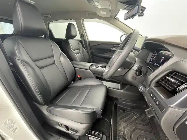 日産 エクストレイル G e－4ORCE 大阪府 2023(令5)年 1.4万km ブリリアントホワイトパール プロパイロット/エマージェンシーブレーキ/車線逸脱警報機能/車線逸脱防止機能/標識認識機能/踏み間違え防止機能/ハイビームアシスト/自動駐車/12.3in日産コネクトナビ　/　(AppleCarPlay/Bluetooth)/フルセグTV/アラウンドビューモニター/レーダークルーズコントロール/LEDヘッドライト/フォグランプ/レザーシート/パワーシート/シートヒーター/パワーバックドア/革巻きステアリング/スマートキー/ETC2.0