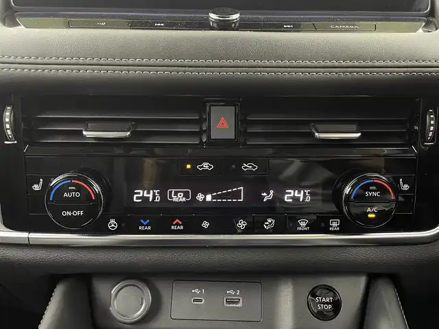 日産 エクストレイル G e－4ORCE 大阪府 2023(令5)年 1.4万km ブリリアントホワイトパール プロパイロット/エマージェンシーブレーキ/車線逸脱警報機能/車線逸脱防止機能/標識認識機能/踏み間違え防止機能/ハイビームアシスト/自動駐車/12.3in日産コネクトナビ　/　(AppleCarPlay/Bluetooth)/フルセグTV/アラウンドビューモニター/レーダークルーズコントロール/LEDヘッドライト/フォグランプ/レザーシート/パワーシート/シートヒーター/パワーバックドア/革巻きステアリング/スマートキー/ETC2.0
