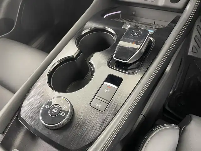 日産 エクストレイル G e－4ORCE 大阪府 2023(令5)年 1.4万km ブリリアントホワイトパール プロパイロット/エマージェンシーブレーキ/車線逸脱警報機能/車線逸脱防止機能/標識認識機能/踏み間違え防止機能/ハイビームアシスト/自動駐車/12.3in日産コネクトナビ　/　(AppleCarPlay/Bluetooth)/フルセグTV/アラウンドビューモニター/レーダークルーズコントロール/LEDヘッドライト/フォグランプ/レザーシート/パワーシート/シートヒーター/パワーバックドア/革巻きステアリング/スマートキー/ETC2.0