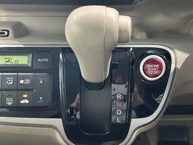 ホンダ Ｎ ＢＯＸ G Lパッケージ 鹿児島県 2014(平26)年 4.9万km イノセントブルーメタリック 純正ナビ【ＷＸ－１３５ＣＰ】　/ワンセグＴＶ　/ステアリングリモコン　/アイドリングストップ　/横滑り防止　/片側パワースライドドア　/プッシュスタート　/ヘッドライトレベライザー/純正１４インチアルミホイール/ドアバイザー