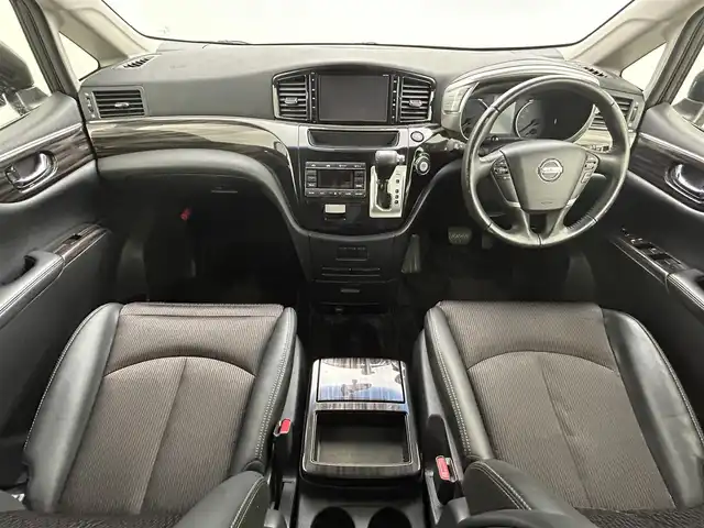 日産 エルグランド 250ハイウェイスターS 岡山県 2018(平30)年 6.8万km ファントムブラック 純正8インチナビ(MM516D-L)/(フルセグTV/CD/DVD/Blu-ray/Bluetooth/AUX)/両側パワースライドドア/ハーフレザー/ビルトインETC/LEDヘッドライト/バックカメラ/クルーズコントロール/社外ドライブレコーダー/プッシュスタート/スマートキー/アイドリングストップ/レーンキープアシスト/純正フロアマット/純正18インチアルミホイール/オートライト/フォグランプ