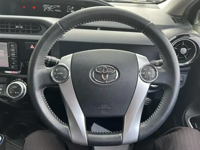 トヨタ アクア G ブラックソフトレザーセレ 佐賀県 2017(平29)年 4.6万km ブラックマイカ プリクラッシュセーフティ/オートマチックハイビーム/レーンディパーチャーアラート/クルーズコントロール/純正SDナビ/・バックカメラ/・TV/BT/CD/純正15インチAW/シートヒーター/プッシュスタート/ETC/スペアキー×1