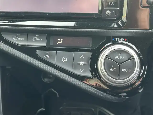 トヨタ アクア G ブラックソフトレザーセレ 佐賀県 2017(平29)年 4.6万km ブラックマイカ プリクラッシュセーフティ/オートマチックハイビーム/レーンディパーチャーアラート/クルーズコントロール/純正SDナビ/・バックカメラ/・TV/BT/CD/純正15インチAW/シートヒーター/プッシュスタート/ETC/スペアキー×1