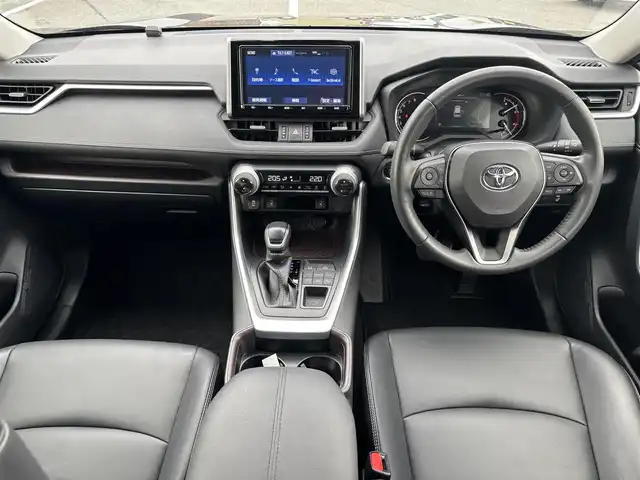 トヨタ ＲＡＶ４ G 奈良県 2019(令1)年 1.8万km アティチュードブラックマイカ 純正9インチナビ（NSZT-Y68T）/（フルセグ/BT/CD/DVD）/レーダークルーズコントロール/バックカメラ/ブラインドスポットモニター/前後コーナーセンサー/プリクラッシュセーフティ/レーンキープアシスト/パワーバックドア/レザーシート（ブラック）/運転席メモリ付きパワーシート/前席パワーシート/ステアリングヒーター/LEDヘッドライト/ETC2.0/前方ドライブレコーダー（DRT-C68A）/純正18インチAW/保証書/取り扱い説明書/スペアキーX1