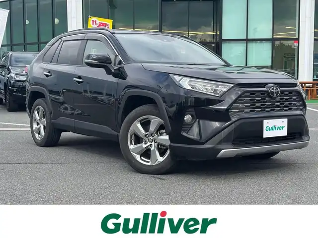 トヨタ ＲＡＶ４ G 奈良県 2019(令1)年 1.8万km アティチュードブラックマイカ 純正9インチナビ（NSZT-Y68T）/（フルセグ/BT/CD/DVD）/レーダークルーズコントロール/バックカメラ/ブラインドスポットモニター/前後コーナーセンサー/プリクラッシュセーフティ/レーンキープアシスト/パワーバックドア/レザーシート（ブラック）/運転席メモリ付きパワーシート/前席パワーシート/ステアリングヒーター/LEDヘッドライト/ETC2.0/前方ドライブレコーダー（DRT-C68A）/純正18インチAW/保証書/取り扱い説明書/スペアキーX1