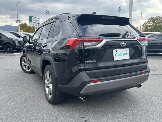 トヨタ ＲＡＶ４ G 奈良県 2019(令1)年 1.8万km アティチュードブラックマイカ 純正9インチナビ（NSZT-Y68T）/（フルセグ/BT/CD/DVD）/レーダークルーズコントロール/バックカメラ/ブラインドスポットモニター/前後コーナーセンサー/プリクラッシュセーフティ/レーンキープアシスト/パワーバックドア/レザーシート（ブラック）/運転席メモリ付きパワーシート/前席パワーシート/ステアリングヒーター/LEDヘッドライト/ETC2.0/前方ドライブレコーダー（DRT-C68A）/純正18インチAW/保証書/取り扱い説明書/スペアキーX1