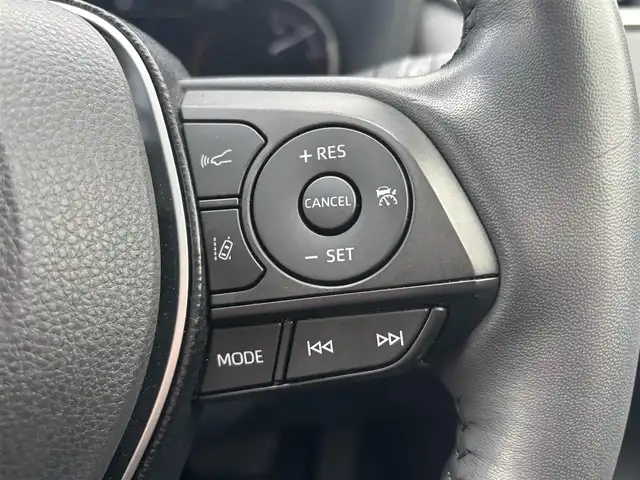 トヨタ ＲＡＶ４ G 奈良県 2019(令1)年 1.8万km アティチュードブラックマイカ 純正9インチナビ（NSZT-Y68T）/（フルセグ/BT/CD/DVD）/レーダークルーズコントロール/バックカメラ/ブラインドスポットモニター/前後コーナーセンサー/プリクラッシュセーフティ/レーンキープアシスト/パワーバックドア/レザーシート（ブラック）/運転席メモリ付きパワーシート/前席パワーシート/ステアリングヒーター/LEDヘッドライト/ETC2.0/前方ドライブレコーダー（DRT-C68A）/純正18インチAW/保証書/取り扱い説明書/スペアキーX1