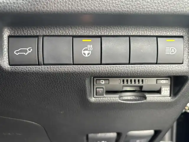 トヨタ ＲＡＶ４ G 奈良県 2019(令1)年 1.8万km アティチュードブラックマイカ 純正9インチナビ（NSZT-Y68T）/（フルセグ/BT/CD/DVD）/レーダークルーズコントロール/バックカメラ/ブラインドスポットモニター/前後コーナーセンサー/プリクラッシュセーフティ/レーンキープアシスト/パワーバックドア/レザーシート（ブラック）/運転席メモリ付きパワーシート/前席パワーシート/ステアリングヒーター/LEDヘッドライト/ETC2.0/前方ドライブレコーダー（DRT-C68A）/純正18インチAW/保証書/取り扱い説明書/スペアキーX1