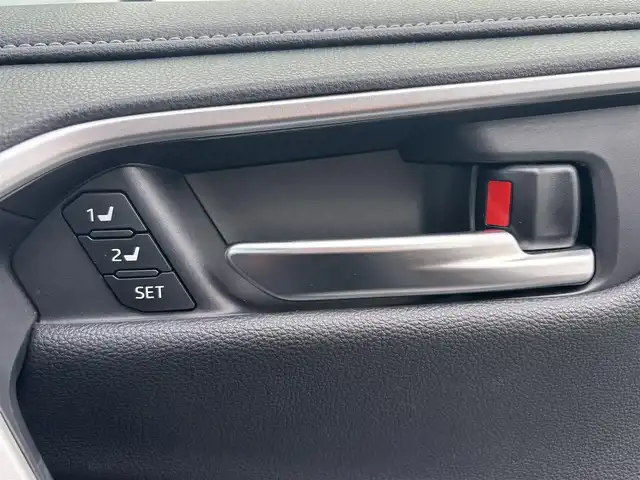 トヨタ ＲＡＶ４ G 奈良県 2019(令1)年 1.8万km アティチュードブラックマイカ 純正9インチナビ（NSZT-Y68T）/（フルセグ/BT/CD/DVD）/レーダークルーズコントロール/バックカメラ/ブラインドスポットモニター/前後コーナーセンサー/プリクラッシュセーフティ/レーンキープアシスト/パワーバックドア/レザーシート（ブラック）/運転席メモリ付きパワーシート/前席パワーシート/ステアリングヒーター/LEDヘッドライト/ETC2.0/前方ドライブレコーダー（DRT-C68A）/純正18インチAW/保証書/取り扱い説明書/スペアキーX1