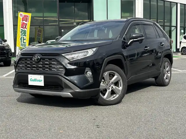 トヨタ ＲＡＶ４ G 奈良県 2019(令1)年 1.8万km アティチュードブラックマイカ 純正9インチナビ（NSZT-Y68T）/（フルセグ/BT/CD/DVD）/レーダークルーズコントロール/バックカメラ/ブラインドスポットモニター/前後コーナーセンサー/プリクラッシュセーフティ/レーンキープアシスト/パワーバックドア/レザーシート（ブラック）/運転席メモリ付きパワーシート/前席パワーシート/ステアリングヒーター/LEDヘッドライト/ETC2.0/前方ドライブレコーダー（DRT-C68A）/純正18インチAW/保証書/取り扱い説明書/スペアキーX1