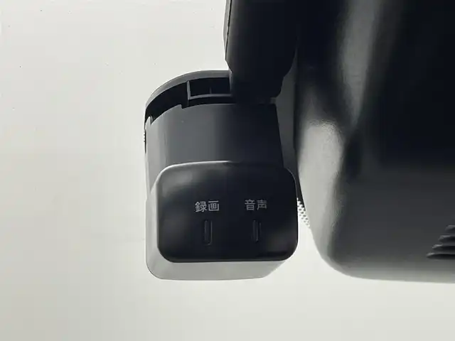 日産 オーラ G レザーエディション 熊本県 2021(令3)年 3.9万km ガーネットレッド/スーパーブラック 2トーン 純正9インチナビ/(ApplCarPlay・AndroidAuto・Bluetooth・フルセグ・USB・HDMI)/アラウンドビューモニター/BOSEパーソナルプラス/デジタルルームミラー/レザーシート/ワイヤレス充電/純正前方ドライブレコーダー/ビルトインETC2.0/前後クリアランスソナー/ブラインドスポットモニター/エマージェンシーブレーキ/プロパイロット/インテリジェントクルーズコントロール/ハンドル支援/側方・後方支援/駐車支援/標識認識機能/踏み間違い防止/ハイビームアシスト/オートライト/LEDヘッドライト/フォグランプ/スマートキー/プッシュスタート/スペアキー1本/保証書/取扱説明書