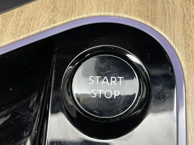 日産 オーラ G レザーエディション 熊本県 2021(令3)年 3.9万km ガーネットレッド/スーパーブラック 2トーン 純正9インチナビ/(ApplCarPlay・AndroidAuto・Bluetooth・フルセグ・USB・HDMI)/アラウンドビューモニター/BOSEパーソナルプラス/デジタルルームミラー/レザーシート/ワイヤレス充電/純正前方ドライブレコーダー/ビルトインETC2.0/前後クリアランスソナー/ブラインドスポットモニター/エマージェンシーブレーキ/プロパイロット/インテリジェントクルーズコントロール/ハンドル支援/側方・後方支援/駐車支援/標識認識機能/踏み間違い防止/ハイビームアシスト/オートライト/LEDヘッドライト/フォグランプ/スマートキー/プッシュスタート/スペアキー1本/保証書/取扱説明書