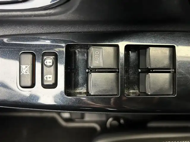 トヨタ ヴィッツ ハイブリッド F セーフティエディション 鹿児島県 2018(平30)年 6.5万km ホワイトパールクリスタルシャイン 純正ナビ（NSCN-W68）/バックカメラ/ワンセグTV/ビルトインETC/トヨタセーフティセンスC/オートマチックハイビーム/PCS/LDA/先行車発進お知らせ機能/電格ミラー/フロントフォグ/純正フロアマット/純正ドアバイザー/ステアリングリモコン/禁煙車
