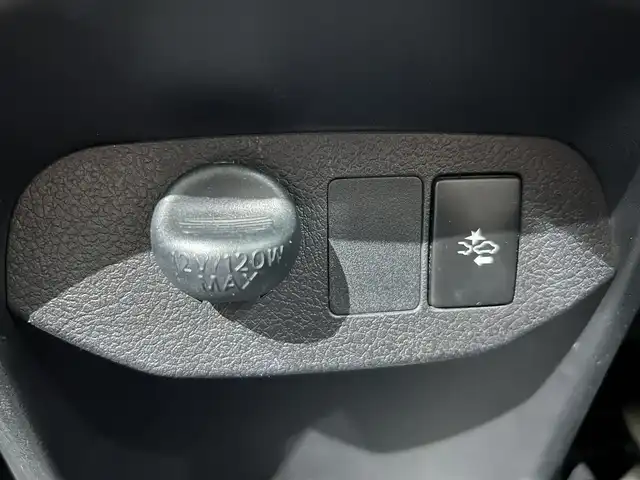 トヨタ ヴィッツ ハイブリッド F セーフティエディション 鹿児島県 2018(平30)年 6.5万km ホワイトパールクリスタルシャイン 純正ナビ（NSCN-W68）/バックカメラ/ワンセグTV/ビルトインETC/トヨタセーフティセンスC/オートマチックハイビーム/PCS/LDA/先行車発進お知らせ機能/電格ミラー/フロントフォグ/純正フロアマット/純正ドアバイザー/ステアリングリモコン/禁煙車
