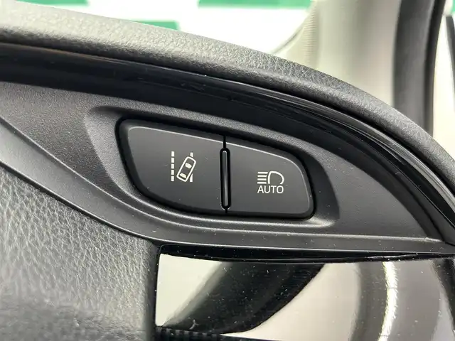 トヨタ ヴィッツ ハイブリッド F セーフティエディション 鹿児島県 2018(平30)年 6.5万km ホワイトパールクリスタルシャイン 純正ナビ（NSCN-W68）/バックカメラ/ワンセグTV/ビルトインETC/トヨタセーフティセンスC/オートマチックハイビーム/PCS/LDA/先行車発進お知らせ機能/電格ミラー/フロントフォグ/純正フロアマット/純正ドアバイザー/ステアリングリモコン/禁煙車