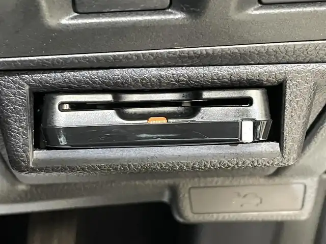 スバル フォレスター Xブレイク 岩手県 2016(平28)年 10.2万km クリスタルホワイトP ワンオーナー/４WD/ルーフレール/パドルシフト/前席パワーシート/前席・後席左右シートヒーター/アイサイトVer.3/メーカーOPアドバンスドセイフティパッケージ/プリクラッシュブレーキ/全車速追従機能付きクルーズコントロール/アクティブレーンキープ/AT誤発進抑制制御/先行車発信お知らせ機能/スバルリヤビークルディテクション/アダプティブドライビングビーム/X-MODE/ヒルディセントコントロール/ステアリング連動ヘッドランプ/横滑り防止装置/アイドリングストップ/コーナーセンサー/純正ナビ/フルセグTV/バックカメラ/ドライブレコーダー/ETC/LEDヘッドランプ/フロント・リヤフォグランプ/純正アルミホイール