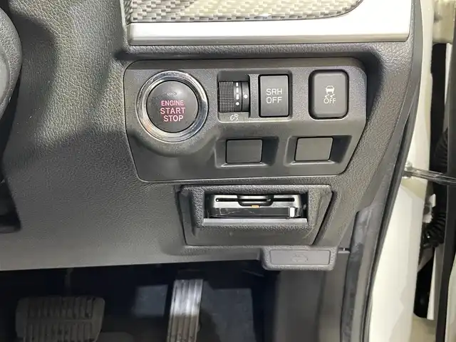 スバル フォレスター Xブレイク 岩手県 2016(平28)年 10.2万km クリスタルホワイトP ワンオーナー/４WD/ルーフレール/パドルシフト/前席パワーシート/前席・後席左右シートヒーター/アイサイトVer.3/メーカーOPアドバンスドセイフティパッケージ/プリクラッシュブレーキ/全車速追従機能付きクルーズコントロール/アクティブレーンキープ/AT誤発進抑制制御/先行車発信お知らせ機能/スバルリヤビークルディテクション/アダプティブドライビングビーム/X-MODE/ヒルディセントコントロール/ステアリング連動ヘッドランプ/横滑り防止装置/アイドリングストップ/コーナーセンサー/純正ナビ/フルセグTV/バックカメラ/ドライブレコーダー/ETC/LEDヘッドランプ/フロント・リヤフォグランプ/純正アルミホイール