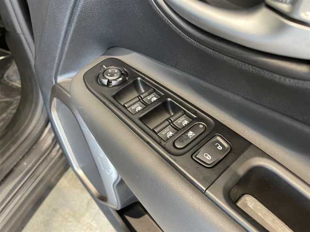 クライスラー・ジープ ジープ レネゲード リミテッド 熊本県 2020(令2)年 5.2万km グレー ・ワンオーナー/・スマートキー/・プッシュスタート/・自動緊急ブレーキ/・レーンセンス/・パークセンス/・ブラインドスポットモニター/・アクティブヘッドライト/・クルーズコントロール(追従式)/・黒革シート/・前席パワーシート/・前席シートヒーター /・ハンドルヒーター /・純正メモリナビ/　【Bluetooth・USB・AUX・AppleCarPlay】/・フルセグTV/・バックカメラ/・ETC2.0/・ドライブレコーダー(前後録画)/・LEDヘッドランプ/・LEDフォグランプ/・純正マット