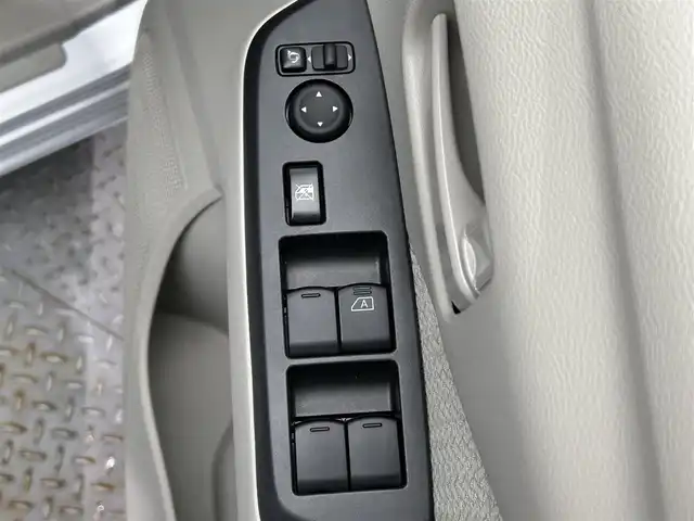 三菱 ｅＫワゴン M 鹿児島県 2024(令6)年 0.7万km スターリングシルバーM 純正オーディオ　/ミラー型バックカメラ　/ＵＳＢソケット　/ヘッドライトレベライザー　/ステリモ　/社外フロアマット　/アイドリングストップ　/カーテンエアバッグ　/ハロゲンライト　/ベンチシート/DN席シートヒーター/パワーステアリング/パワーウィンドウ/衝突被害軽減システム/AUX接続