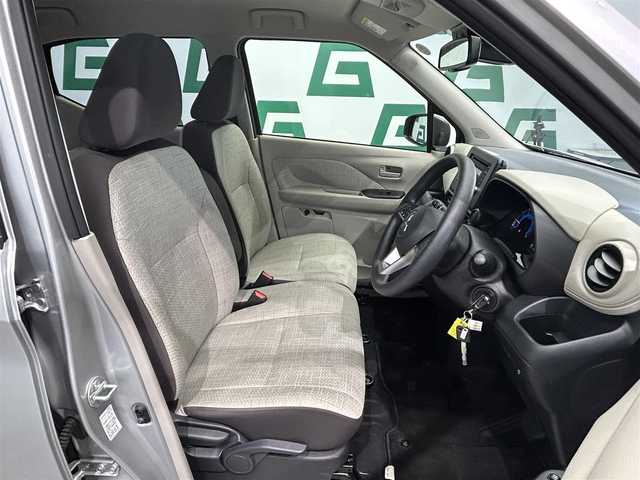 三菱 ｅＫワゴン M 鹿児島県 2024(令6)年 0.7万km スターリングシルバーM 純正オーディオ　/ミラー型バックカメラ　/ＵＳＢソケット　/ヘッドライトレベライザー　/ステリモ　/社外フロアマット　/アイドリングストップ　/カーテンエアバッグ　/ハロゲンライト　/ベンチシート/DN席シートヒーター/パワーステアリング/パワーウィンドウ/衝突被害軽減システム/AUX接続