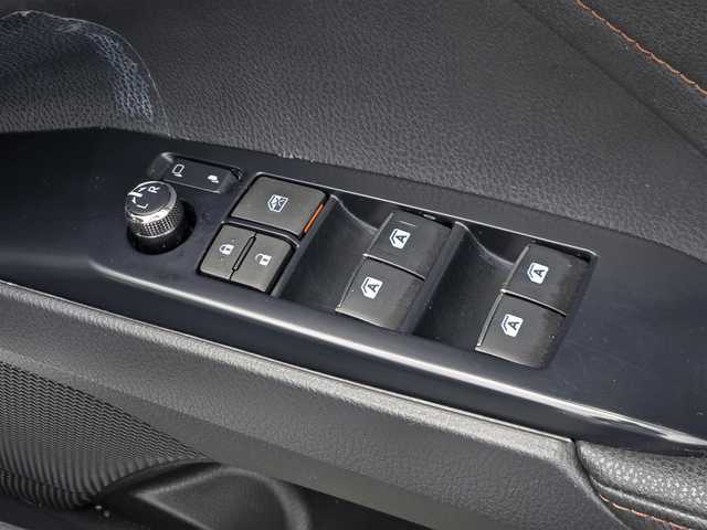 トヨタ カムリ G レザーパッケージ 鹿児島県 2018(平30)年 7.1万km プラチナホワイトパールマイカ アダプティブクルーズコントロール　/ビルトインＥＴＣ２．０　/Ｄ＋Ｎ席シートヒーター　/Ｄ＋Ｎ席パワーシート　/純正ＳＤナビ　/Ｂｌｕｅｔｏｏｔｈオーディオ　/ＭＴモード付きＡＴ　/ヘッドアップディスプレイ/テレビキャンセラー/フルレザーシート/トヨタセーフティセンス/インテリジェントクリアランスソナー/横滑り防止装置/レーンキープアシスト/エアバッグ(W+サイド)/カーテンエアバッグ/プッシュスタート/スマートキー/アイドリングストップ/純正アルミホイール(18インチ)