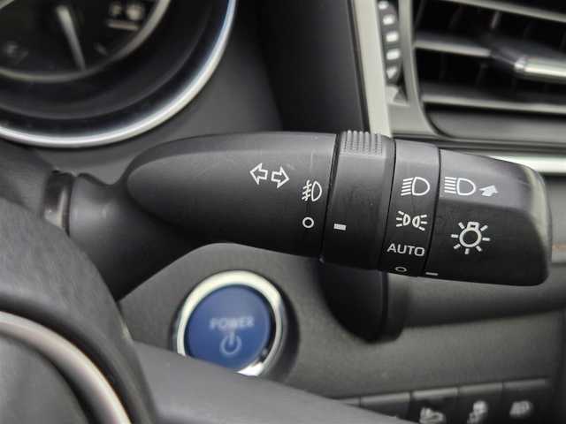 トヨタ カムリ G レザーパッケージ 鹿児島県 2018(平30)年 7.1万km プラチナホワイトパールマイカ アダプティブクルーズコントロール　/ビルトインＥＴＣ２．０　/Ｄ＋Ｎ席シートヒーター　/Ｄ＋Ｎ席パワーシート　/純正ＳＤナビ　/Ｂｌｕｅｔｏｏｔｈオーディオ　/ＭＴモード付きＡＴ　/ヘッドアップディスプレイ/テレビキャンセラー/フルレザーシート/トヨタセーフティセンス/インテリジェントクリアランスソナー/横滑り防止装置/レーンキープアシスト/エアバッグ(W+サイド)/カーテンエアバッグ/プッシュスタート/スマートキー/アイドリングストップ/純正アルミホイール(18インチ)