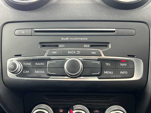 アウディ Ａ１ SB 1．0TFSI 愛知県 2017(平29)年 5.2万km グレイシアホワイトメタリック 純正ナビ/（AM/FM/フルセグ/BlueTtooth/CD/DVD）/バックカメラ/D/N席シートヒーター/パーキングエイド/MTモード付AT/アイドリングストップ/純正15インチアルミホイール/バイキセノンヘッドライト/ETC/横滑り防止機能/オートライト/電動格納ミラー/ステアリングスイッチ/純正フロアマット/スマートキー/プッシュスタート/スペアキー