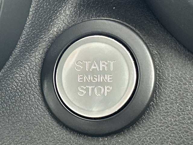 アウディ Ａ１ SB 1．0TFSI 愛知県 2017(平29)年 5.2万km グレイシアホワイトメタリック 純正ナビ/（AM/FM/フルセグ/BlueTtooth/CD/DVD）/バックカメラ/D/N席シートヒーター/パーキングエイド/MTモード付AT/アイドリングストップ/純正15インチアルミホイール/バイキセノンヘッドライト/ETC/横滑り防止機能/オートライト/電動格納ミラー/ステアリングスイッチ/純正フロアマット/スマートキー/プッシュスタート/スペアキー