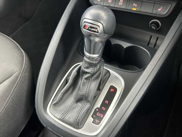 アウディ Ａ１ SB 1．0TFSI 愛知県 2017(平29)年 5.2万km グレイシアホワイトメタリック 純正ナビ/（AM/FM/フルセグ/BlueTtooth/CD/DVD）/バックカメラ/D/N席シートヒーター/パーキングエイド/MTモード付AT/アイドリングストップ/純正15インチアルミホイール/バイキセノンヘッドライト/ETC/横滑り防止機能/オートライト/電動格納ミラー/ステアリングスイッチ/純正フロアマット/スマートキー/プッシュスタート/スペアキー