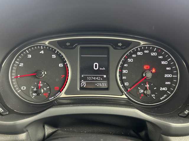 アウディ Ａ１ SB 1．0TFSI 愛知県 2017(平29)年 5.2万km グレイシアホワイトメタリック 純正ナビ/（AM/FM/フルセグ/BlueTtooth/CD/DVD）/バックカメラ/D/N席シートヒーター/パーキングエイド/MTモード付AT/アイドリングストップ/純正15インチアルミホイール/バイキセノンヘッドライト/ETC/横滑り防止機能/オートライト/電動格納ミラー/ステアリングスイッチ/純正フロアマット/スマートキー/プッシュスタート/スペアキー