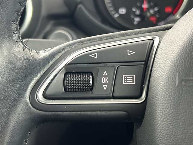 アウディ Ａ１ SB 1．0TFSI 愛知県 2017(平29)年 5.2万km グレイシアホワイトメタリック 純正ナビ/（AM/FM/フルセグ/BlueTtooth/CD/DVD）/バックカメラ/D/N席シートヒーター/パーキングエイド/MTモード付AT/アイドリングストップ/純正15インチアルミホイール/バイキセノンヘッドライト/ETC/横滑り防止機能/オートライト/電動格納ミラー/ステアリングスイッチ/純正フロアマット/スマートキー/プッシュスタート/スペアキー