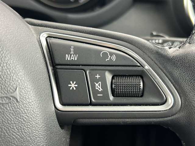 アウディ Ａ１ SB 1．0TFSI 愛知県 2017(平29)年 5.2万km グレイシアホワイトメタリック 純正ナビ/（AM/FM/フルセグ/BlueTtooth/CD/DVD）/バックカメラ/D/N席シートヒーター/パーキングエイド/MTモード付AT/アイドリングストップ/純正15インチアルミホイール/バイキセノンヘッドライト/ETC/横滑り防止機能/オートライト/電動格納ミラー/ステアリングスイッチ/純正フロアマット/スマートキー/プッシュスタート/スペアキー