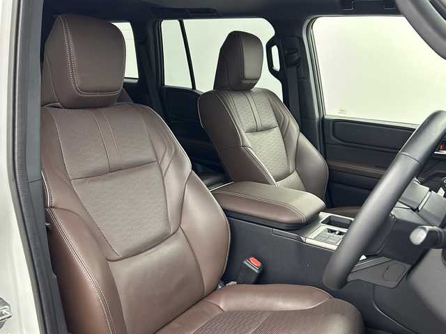 トヨタ ランドクルーザー ２５０ VX ファーストエディション 大阪府 2024(令6)年 2.6万km プラチナホワイトパールマイカ チルト＆スライド電動ムーンルーフ/デジタルインナーミラー/純正12.3インチディスプレイオーディオ/【AM/FM/Bluetooth/フルセグTV/HDMI】/パノラミックビューモニター/ビルトインETC2.0/挟み込み防止機能付きハンズフリーパワーバックドア/ステアリングヒーター/WAC/茶色本革シート/純正フロアマット/純正18インチAW/ブラインドスポットモニター/ISOFIX/AC100V電源/トヨタ チームメイト【アドバンスト ドライブ】/トヨタセーフティセンス/・プリクラッシュセーフティ/・レーントレーシングアシスト/・レーンディパーチャーアラート/・アダプティブハイビームシステム/・ロードサインアシスト/・ドライバー異常時対応システム/・プロアクティブドライビングアシスト/・発進遅れ告知機能/・フロントクロストラフィックアラート/・レーンチェンジアシスト