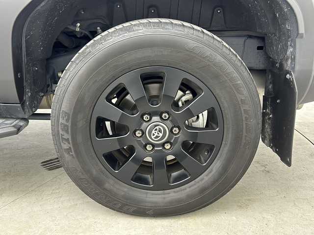 トヨタ ランドクルーザー ２５０ VX ファーストエディション 大阪府 2024(令6)年 2.6万km プラチナホワイトパールマイカ チルト＆スライド電動ムーンルーフ/デジタルインナーミラー/純正12.3インチディスプレイオーディオ/【AM/FM/Bluetooth/フルセグTV/HDMI】/パノラミックビューモニター/ビルトインETC2.0/挟み込み防止機能付きハンズフリーパワーバックドア/ステアリングヒーター/WAC/茶色本革シート/純正フロアマット/純正18インチAW/ブラインドスポットモニター/ISOFIX/AC100V電源/トヨタ チームメイト【アドバンスト ドライブ】/トヨタセーフティセンス/・プリクラッシュセーフティ/・レーントレーシングアシスト/・レーンディパーチャーアラート/・アダプティブハイビームシステム/・ロードサインアシスト/・ドライバー異常時対応システム/・プロアクティブドライビングアシスト/・発進遅れ告知機能/・フロントクロストラフィックアラート/・レーンチェンジアシスト