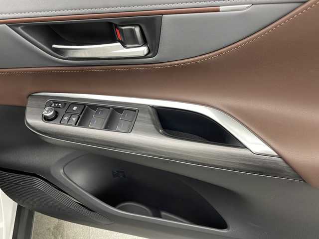 トヨタ ハリアー ハイブリッド Z 宮崎県 2020(令2)年 6万km ホワイトパールクリスタルシャイン 禁煙車/トヨタセーフティセンス/純正12.3型ディスプレイオーディオ/（T-CONNECT/Bluetooth/FMAM/USB/HDMI/フルセグTV/ナビ）/純正ビルトイン2.0ETC/純正JBLサウンドシステム/純正モデリスタエアロ/純正19インチアルミ/純正オートアラーム/純正フロアマット/社外前後ドライブレコーダー/アダプティブクルーズコントロール/レーンディパーチャーアラート/オートマチックハイビーム/クリアランスソナー/ブラインドスポットモニター/電子パーキング/オートホールド/ヘッドアップディスプレイ/ハーフレザーシート/運転席パワーシート/パワーバックドア/オートエアコン/スマートキー/プッシュエンジンスタート/スペアキー/新車時保証書/取扱い説明書