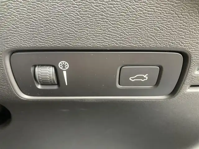 ボルボ ＸＣ４０ B4 AWD インスクリプション 熊本県 2021(令3)年 3.4万km ゴールド ・スマートキー/・プッシュスタート/・サンルーフ/・CitySafety/・レーンキープエイド/・ドライバーアラート/・ロードサインインフォメーション/・パークアシスト/・クロストラフィックアラート/・ブラインドスポットモニター/・アクティブ・ペンディング・ライト/・衝突回避/・クルーズコントロール(追従式)/・黒革シート/・前席パワーシート/・全席シートヒーター /・ハンドルヒーター /・純正メモリナビ/　【Bluetooth・USB・AppleCarPlay・AndroidAuto】/・harman/kardonサウンドシステム/・フルセグTV/・全方位カメラ/・ETC/・ワイヤレス充電/・パワーバックドア/・LEDヘッドランプ/・LEDフォグランプ/・純正マット/・保証書/取説