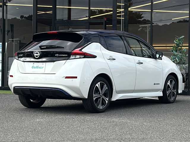日産 リーフ e+ G 大阪府 2020(令2)年 3.6万km ブリリアントホワイトパール/オーロラフレアブルーパール 2トーン 衝突軽減システム　ＢＯＳＥサウンド　純正ナビ　アラウンドビューモニター　フルセグＴＶ　ＤＶＤ　ＣＤ　ＢＴ　プロパイロット　プロパイロットパーキング　ハーフレザーシート　シートヒーター　デジタルインナーミラー　ＢＳＭ　ＥＴＣ　ドライブレコーダー　LEDヘッドライト　スマートキー　スペアキー　プッシュスタート　取扱説明書　保証書　純正アルミホイール　純正フロアマット　