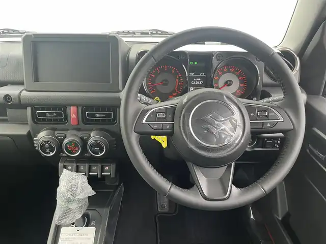 スズキ ジムニー ノマド FC 宮崎県 2025(令7)年 0.1千km 赤 ワンオーナー/４WD/衝突軽減ブレーキ/レーンキープアシスト/レーダークルーズコントロール/LEDヘッドライト/フォグランプ/シートヒーター/スマートキー/プッシュスタート/アイドリングストップ/背面タイヤ
