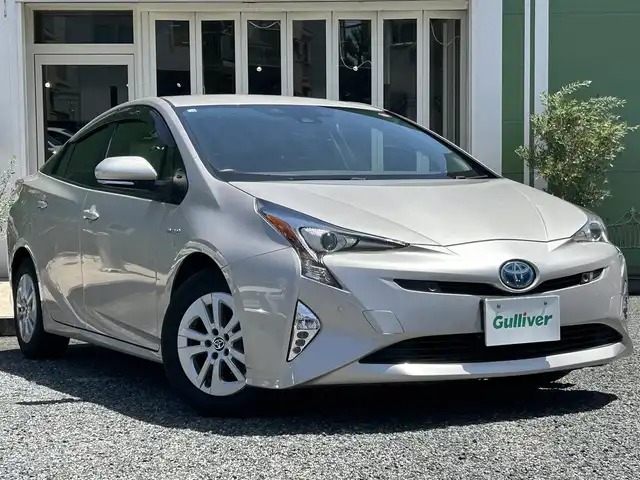トヨタ プリウス Sセーフティプラス 埼玉県 2016(平28)年 3.4万km スティールブロンドM アルパイン9インチナビTV/（TV/CD/DVD/Bluetooth）/バックカメラ/ETC/ドライブレコーダー/パーキングアシスト/（自動駐車システム）/LEDヘッドライト/クリアランスソナー/BSM/衝突軽減ブレーキ/レーダークルーズコントロール/プッシュスタート/スマートキー